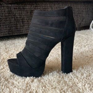 Size 10 black chunky heels